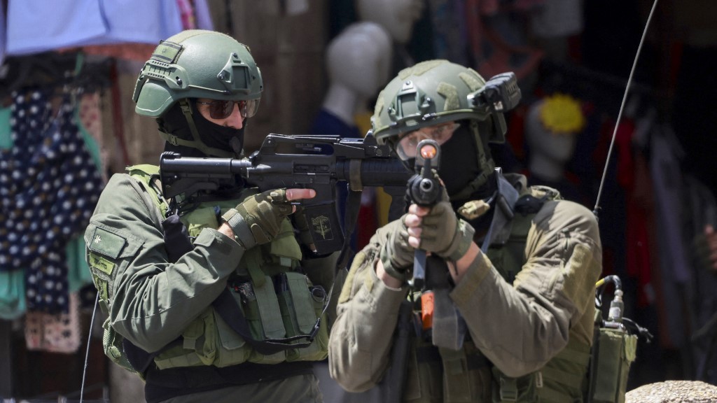 UK defence ministry currently training Israeli army personnel020 UK defence ministry currently training Israeli army personnel