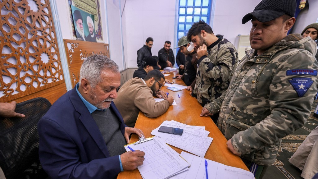 Thousands of Iraqis volunteer to defend Iran against US attack020 Thousands of Iraqis volunteer to defend Iran against US attack
