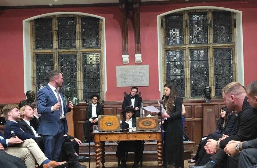 Inside the Oxford Union debate where Tommy Robinson lost to a Palestinian student from Gaza020 Inside the Oxford Union debate where Tommy Robinson lost to a Palestinian student from Gaza