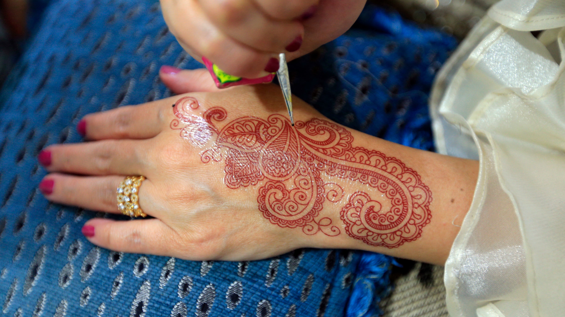 Yemeni women marry abroad for a better life but many are left disappointed