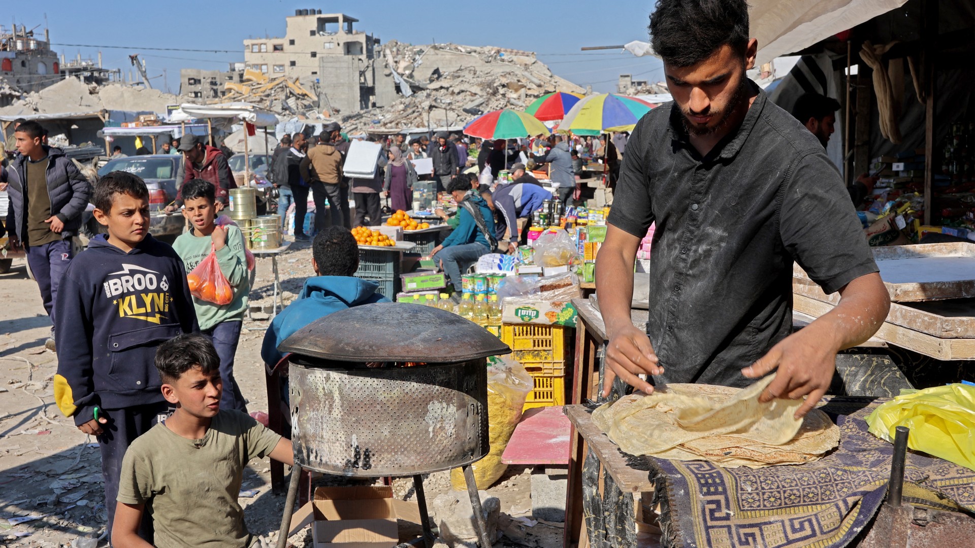 Palestinians in Gaza say bank account closures cut off access to vital funds020 Palestinians in Gaza say bank account closures cut off access to vital funds