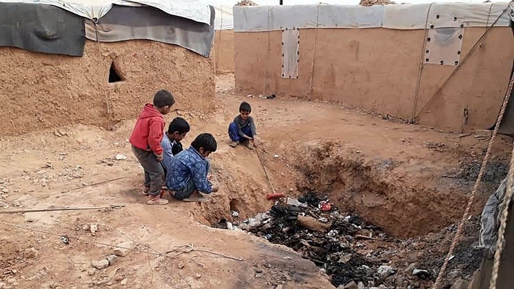Syria closes controversial Rukban refugee camp near Jordanian border020 Syria closes controversial Rukban refugee camp near Jordanian border