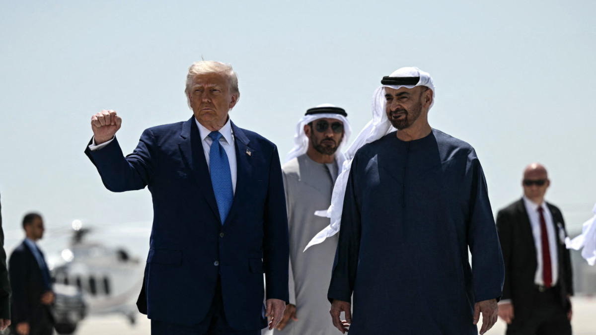 Trump announces very big contract for UAE to buy AI chips on last leg of Gulf trip020 Trump announces very big contract for UAE to buy AI chips on last leg of Gulf trip