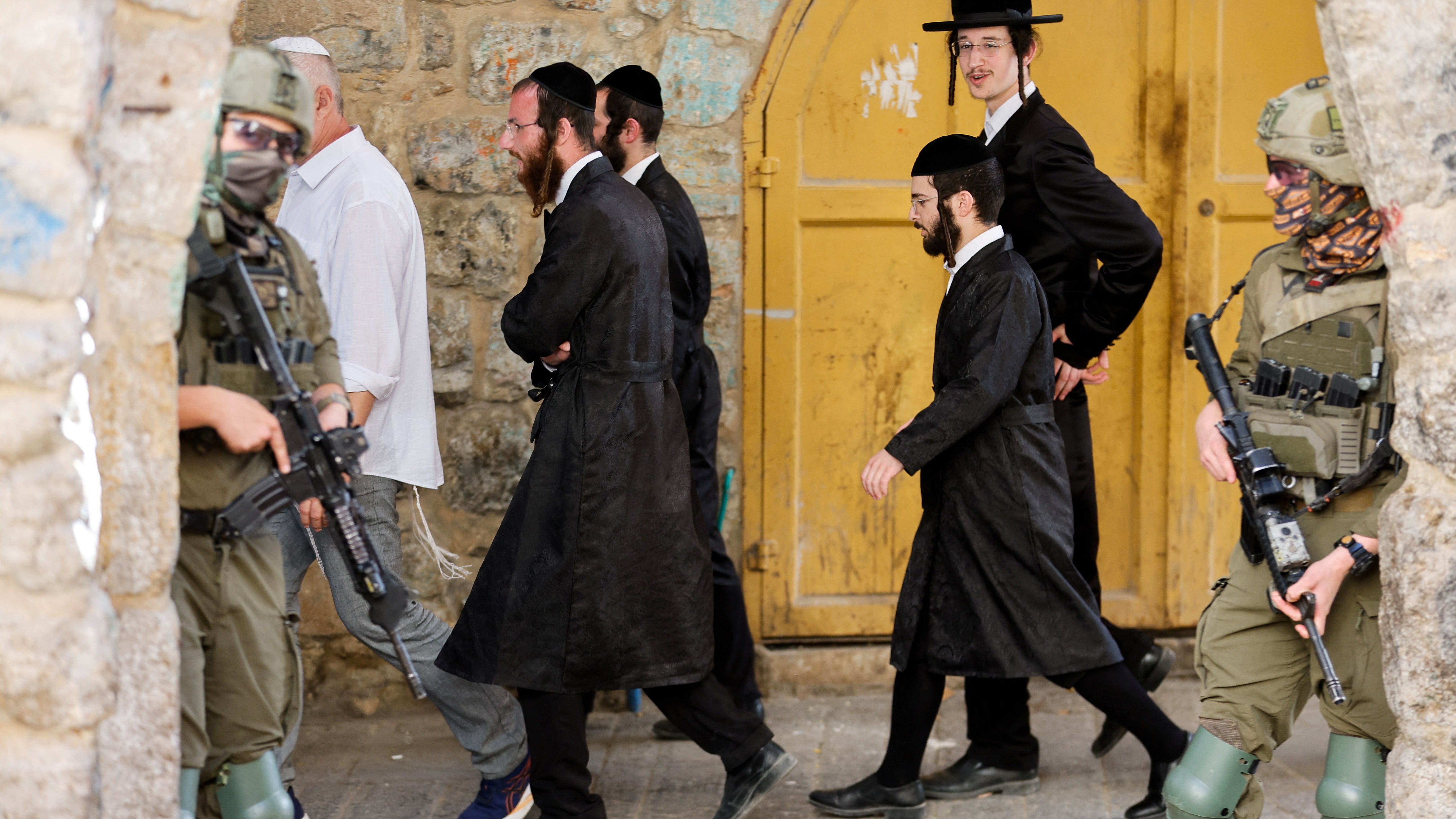 Nearly 100 UK MPs and peers urge cancellation of Israeli settlement event020 Nearly 100 UK MPs and peers urge cancellation of Israeli settlement event