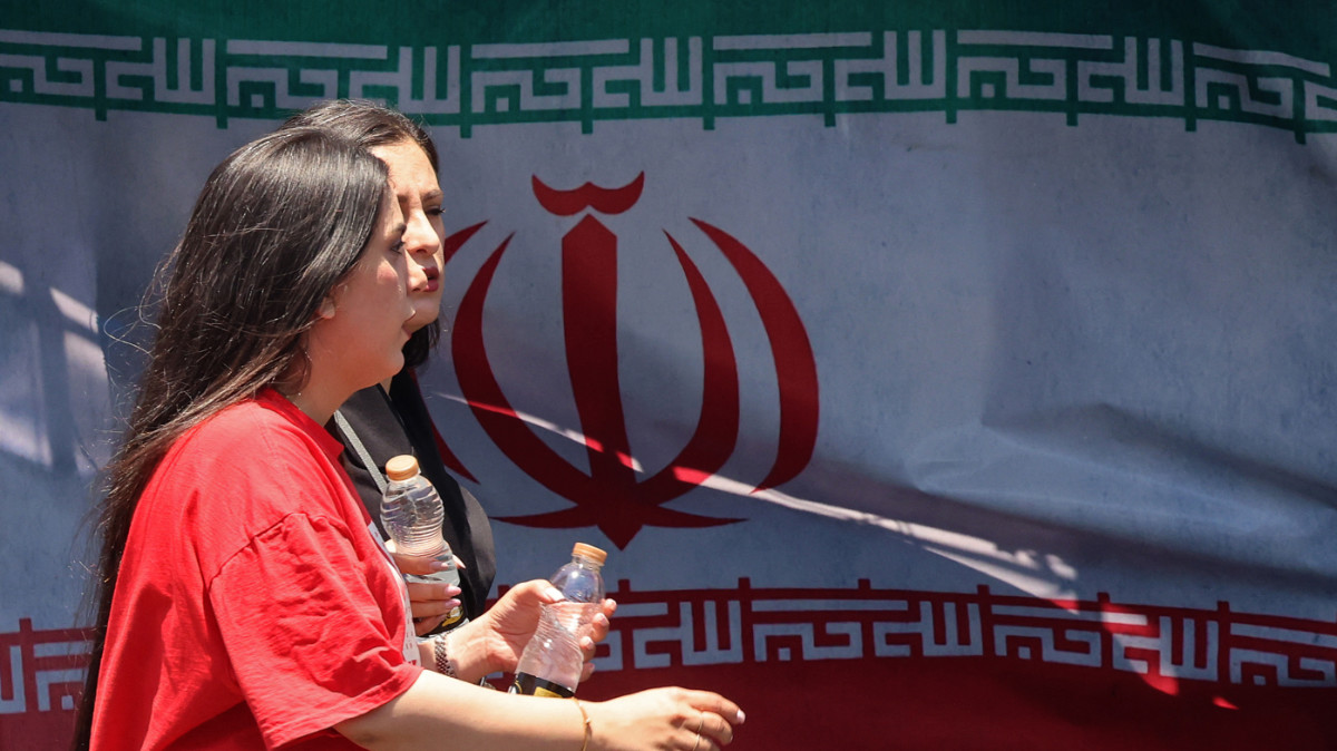 Iran and US confirm they are on cusp of new ceasefire as they fight to frame terms