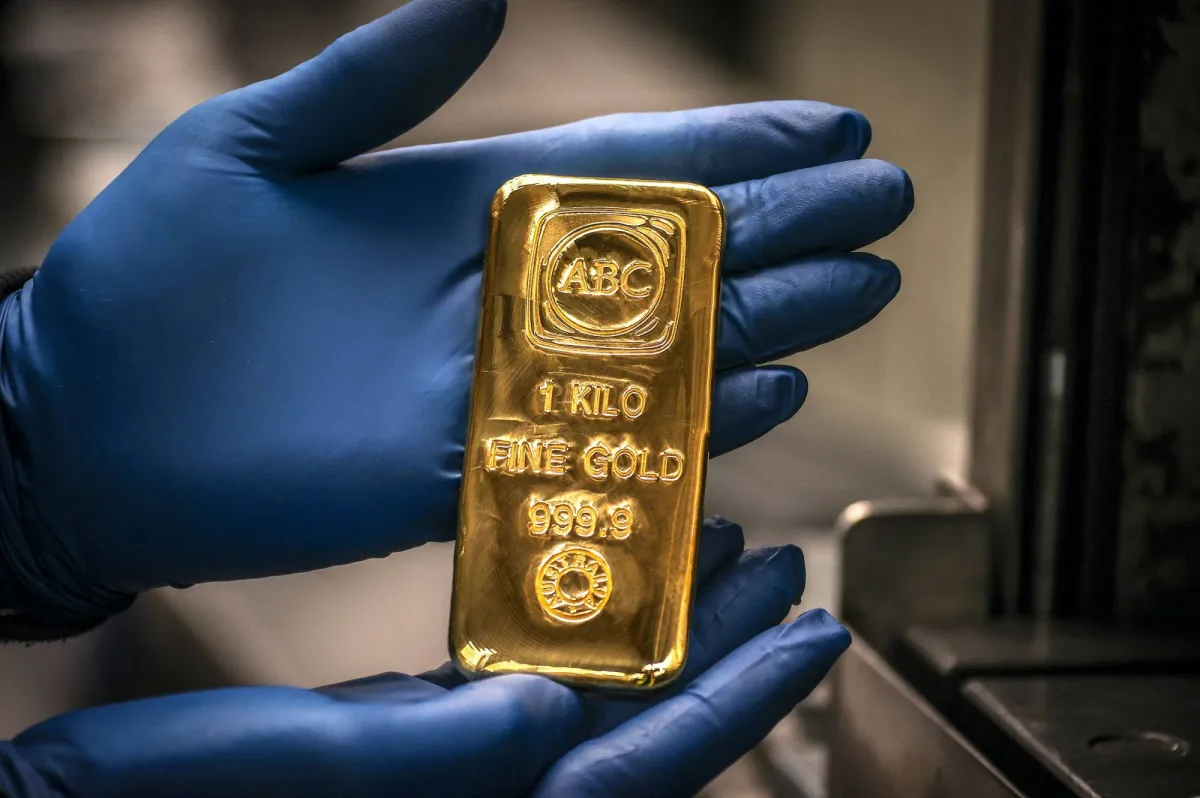 Gold Lingers Near 7month Low as Fed Hike Bets Boost Dollar