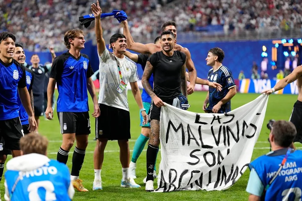 Argentina Await FIFA Decision Over Displaying World Cup Falklands Banner020 Argentina Await FIFA Decision Over Displaying World Cup Falklands Banner