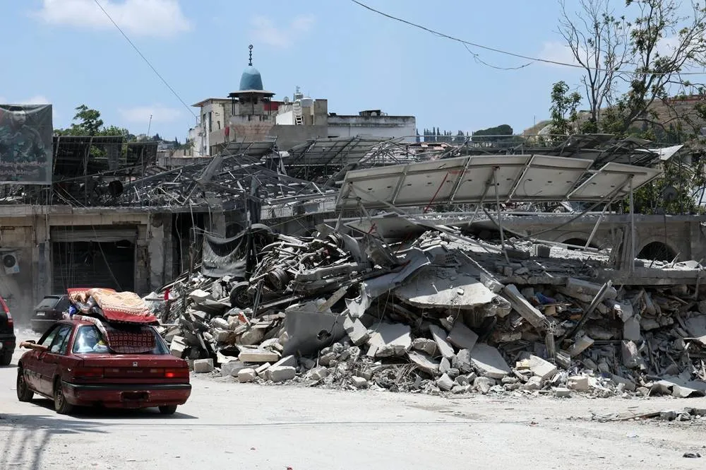 Hundreds of Thousands of Lebanese Head Home as Fighting Eases Many Still Stranded