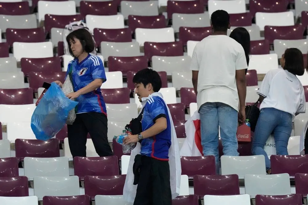 A Bird Leaves Nothing Behind: The Lesson Behind Japans World Cup Stadium Cleanups020 A Bird Leaves Nothing Behind: The Lesson Behind Japans World Cup Stadium Cleanups