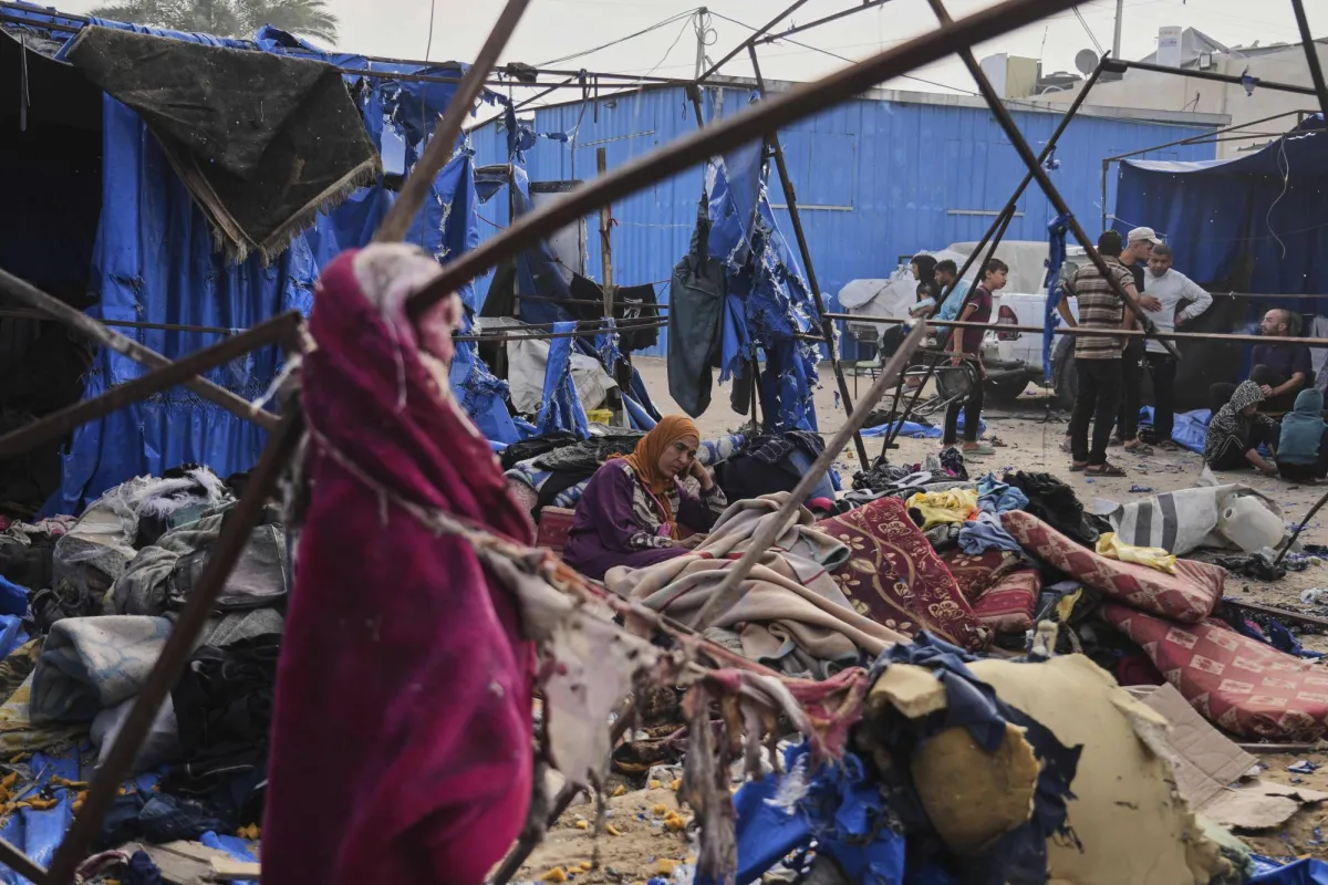 Rescuers Say 100 Dead as Israel Launches Fresh Gaza Offensive