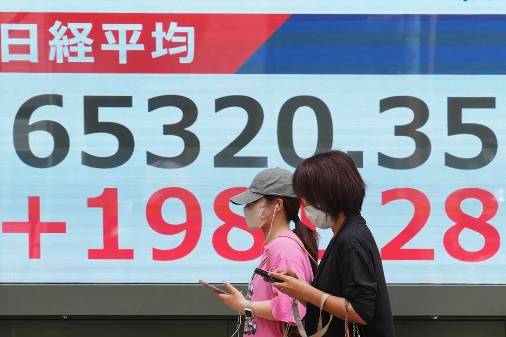 Asian Shares Mostly Gain and Oil Prices Fall After Trump Says Peace Talks on Iran War Are Proceeding