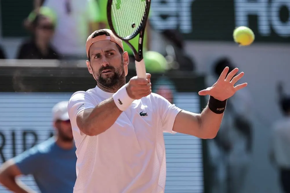 Djokovic Faces Tough Start in Quest for 25 as Roland Garros Begins020 Djokovic Faces Tough Start in Quest for 25 as Roland Garros Begins