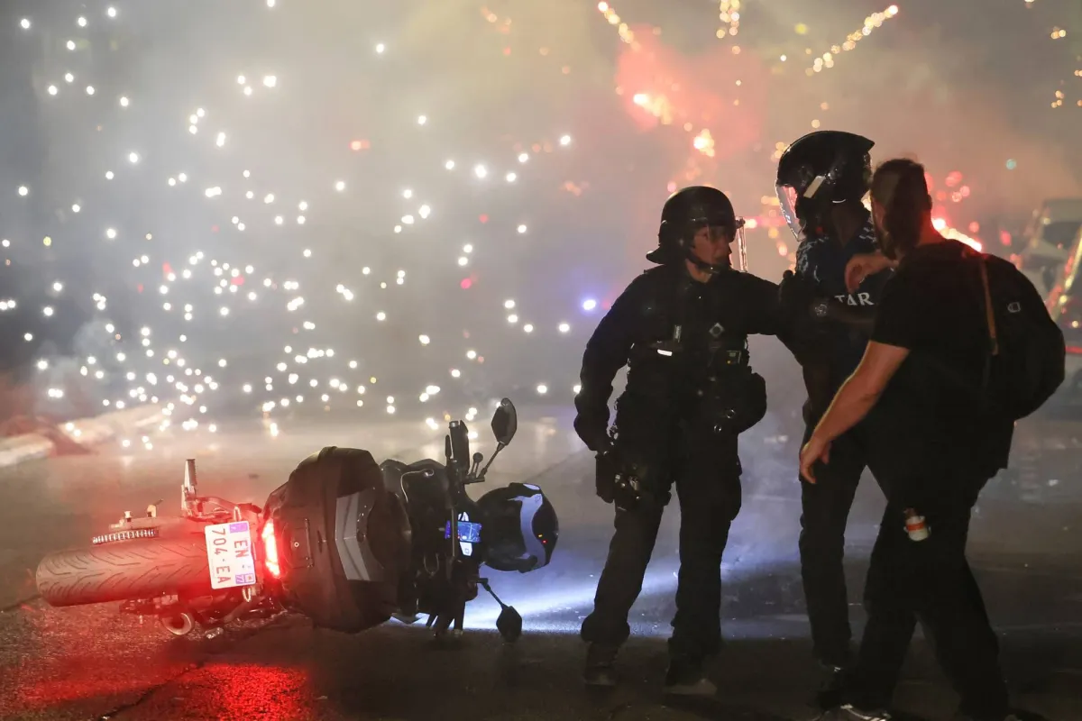 Hundreds Arrested as Clashes Erupt in Paris on PSG Victory Night