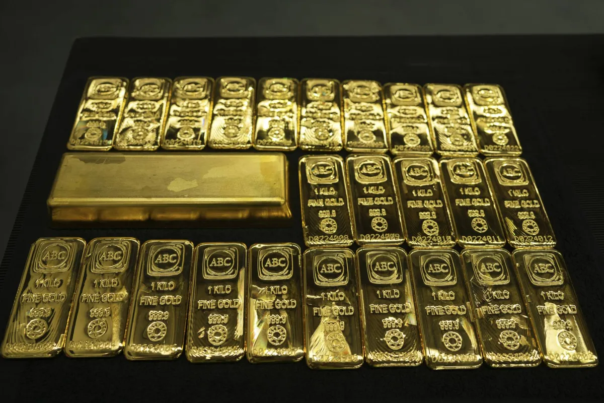 Gold Slips Heads for Worst Week in Six Months on Easing Trade Tensions