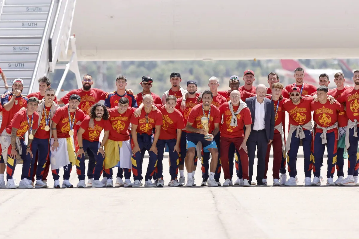 Spains World Cup Champions Head Home for a Royal Welcome Parade Through Madrid