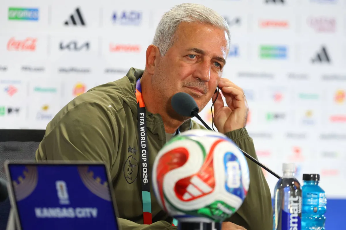 Algeria Embrace Kansas Fans as They Brace for Argentina Opener020 Algeria Embrace Kansas Fans as They Brace for Argentina Opener