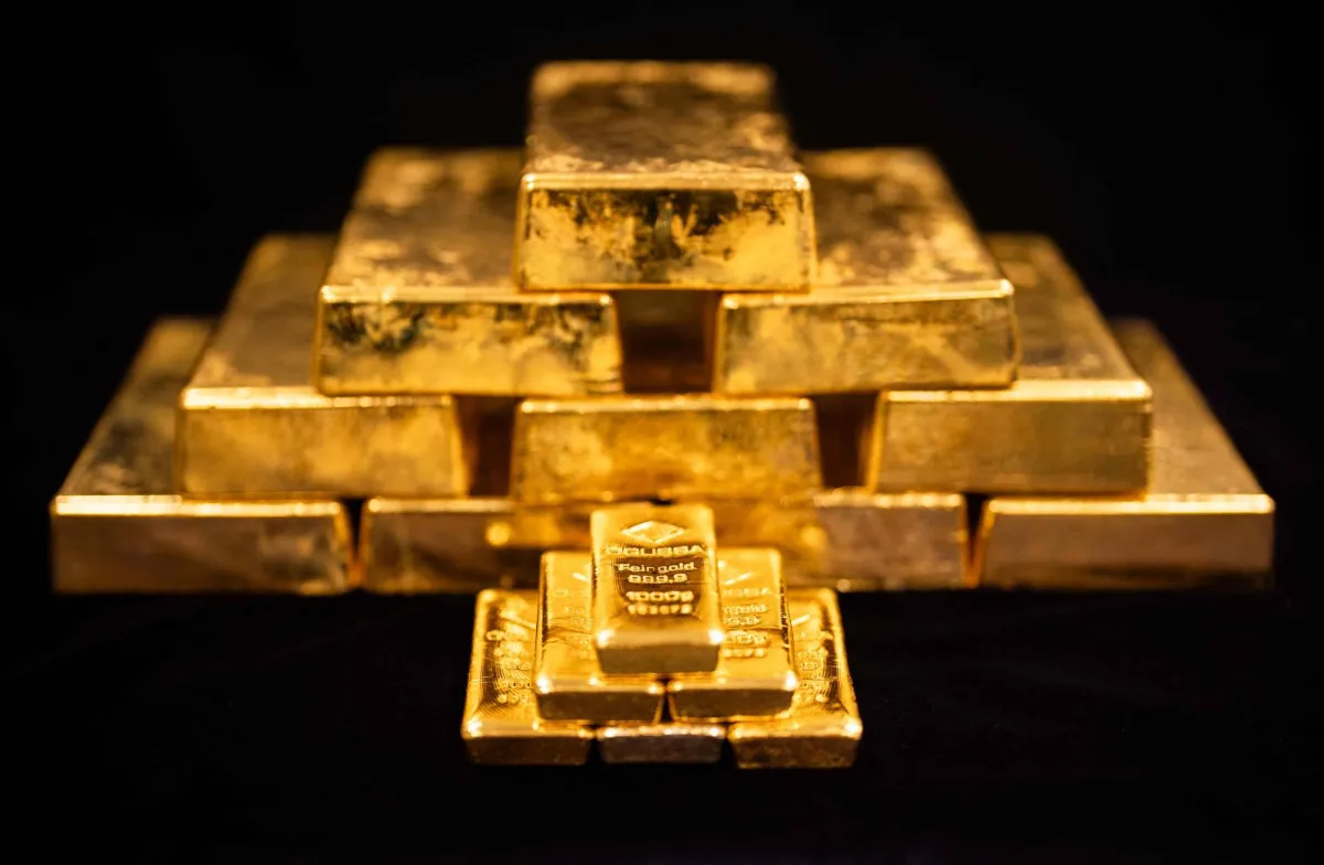 Gold Slips as Fresh USIran Strikes Boost Oil Fed Ratehike Bets Weigh